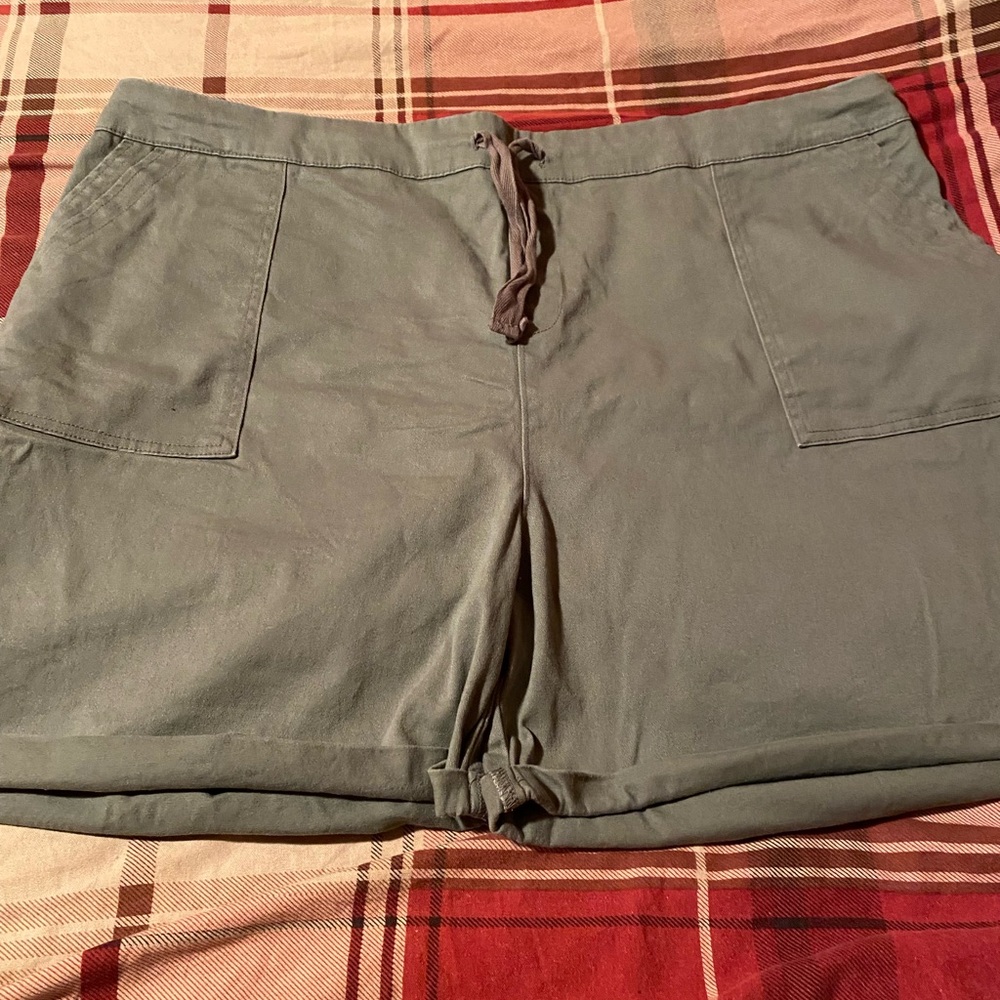 Como Vintage Olive Green Shorts